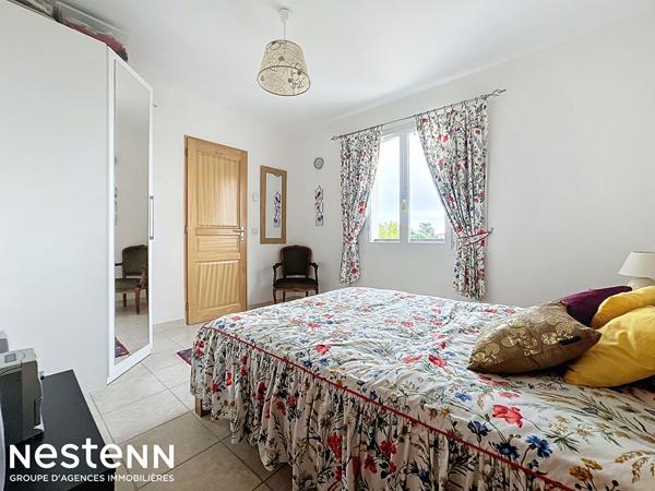 Maison T7 élevée d'un étage, libre de 4 faces,160 m² sur parcelle de 1336 m²