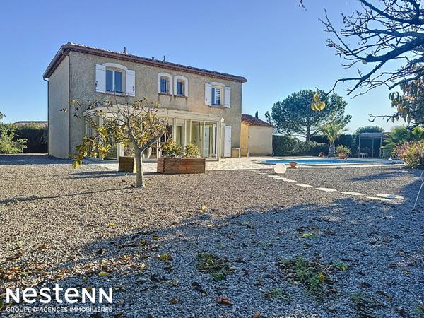 Maison T7 élevée d'un étage, libre de 4 faces,160 m² sur parcelle de 1336 m²