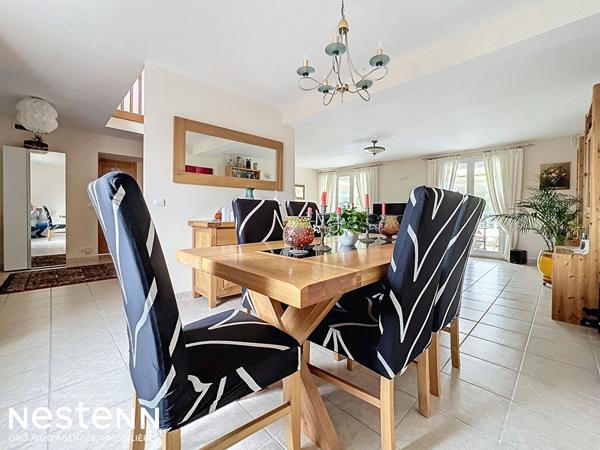 Maison T7 élevée d'un étage, libre de 4 faces,160 m² sur parcelle de 1336 m²