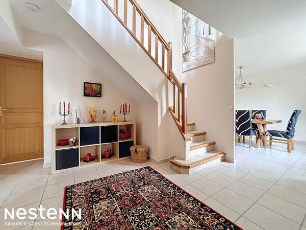 Maison T7 élevée d'un étage, libre de 4 faces,160 m² sur parcelle de 1336 m²