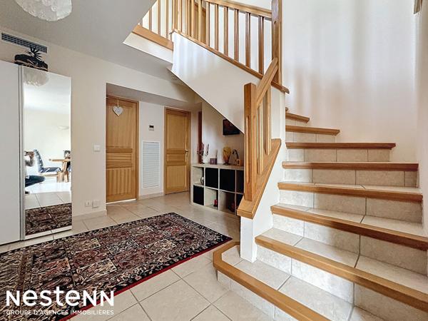 Maison T7 élevée d'un étage, libre de 4 faces,160 m² sur parcelle de 1336 m²