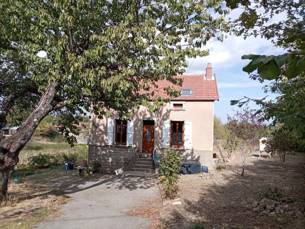 Charmante maison avec grange cherche nouvelle famille Cette charmante
