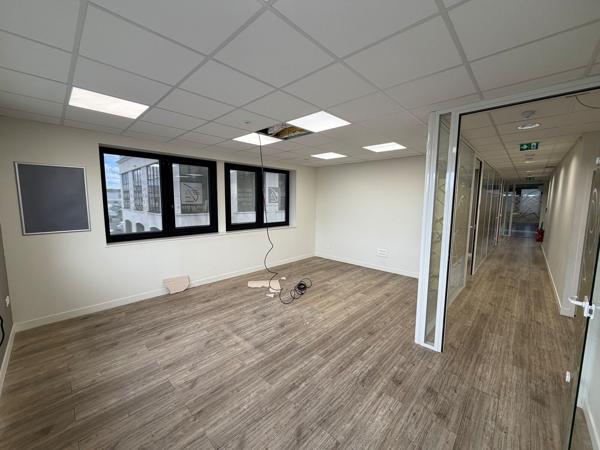 BUREAUX À LOUER - 165 M2 - COMPIÈGNE - ZAC MERCIÈRES