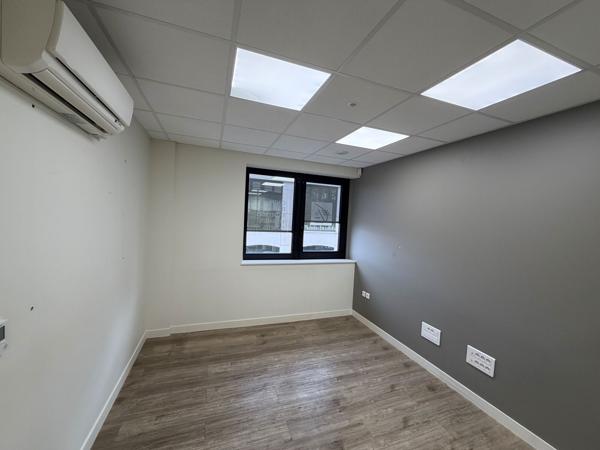 BUREAUX À LOUER - 165 M2 - COMPIÈGNE - ZAC MERCIÈRES