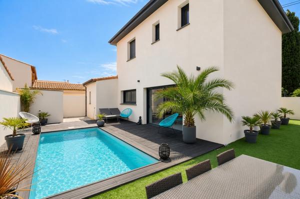 LUNEL - Villa contemporaine 5 pièce(s) 138 m2 avec piscine au sel