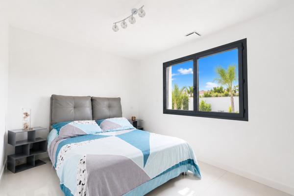 LUNEL - Villa contemporaine 5 pièce(s) 138 m2 avec piscine au sel
