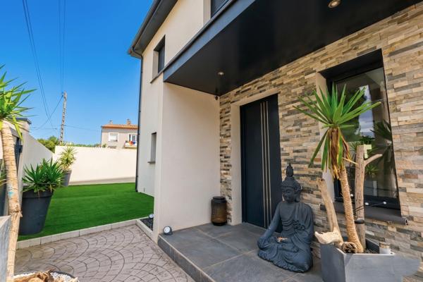 LUNEL - Villa contemporaine 5 pièce(s) 138 m2 avec piscine au sel