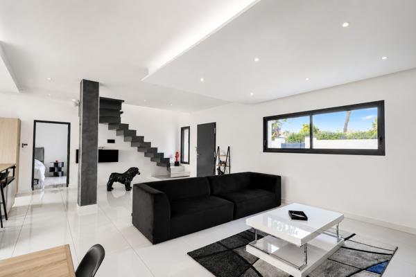 LUNEL - Villa contemporaine 5 pièce(s) 138 m2 avec piscine au sel