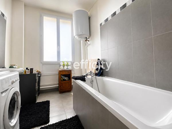 Appartement
         2 pièces
        - 50 m² Exclusivité 235 000 € *