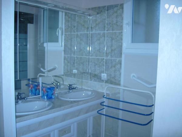 Maison d'habitation construite sur 2 étages 4 chambres