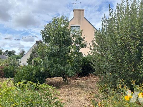 Terrain a Vendre à BRIEC, en Finistère Sud (29), au Coeur du Bourg, Terrain Constructible arbor...