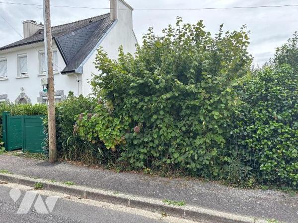 Terrain a Vendre à BRIEC, en Finistère Sud (29), au Coeur du Bourg, Terrain Constructible arbor...