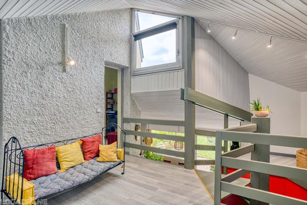 Secteur Le Lédat, à 5 minutes de Villeneuve-sur-Lot, en plein coeur du Lot-et-Garonne et proche de toutes les commodités, venez découvrir cette superbe maison d'architecte d'environ 137m² avec piscine, implantée sur un terrain de 5 000 m². Elle vous sédui , Le ledat
