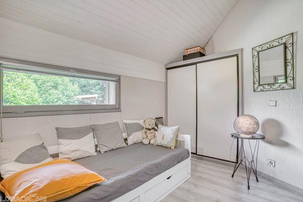 Secteur Le Lédat, à 5 minutes de Villeneuve-sur-Lot, en plein coeur du Lot-et-Garonne et proche de toutes les commodités, venez découvrir cette superbe maison d'architecte d'environ 137m² avec piscine, implantée sur un terrain de 5 000 m². Elle vous sédui , Le ledat