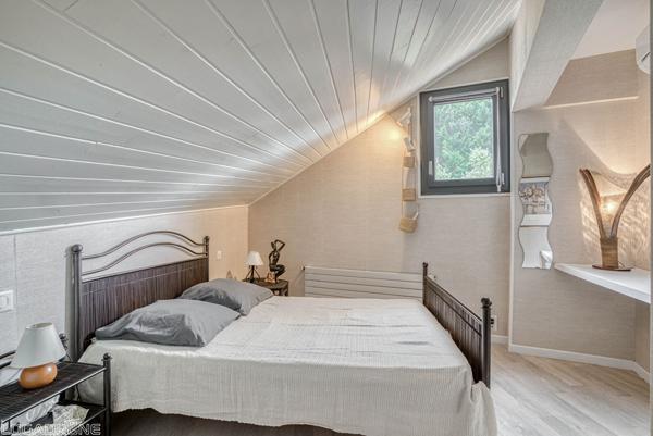 Secteur Le Lédat, à 5 minutes de Villeneuve-sur-Lot, en plein coeur du Lot-et-Garonne et proche de toutes les commodités, venez découvrir cette superbe maison d'architecte d'environ 137m² avec piscine, implantée sur un terrain de 5 000 m². Elle vous sédui , Le ledat