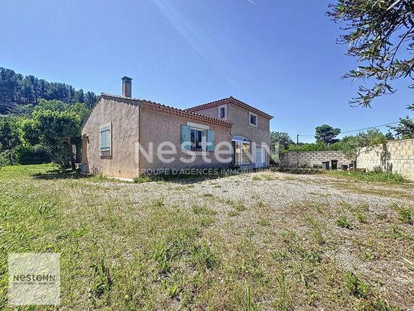 Maison de type 5 d'environ 180m² sur un terrain de 1000m² avec piscine