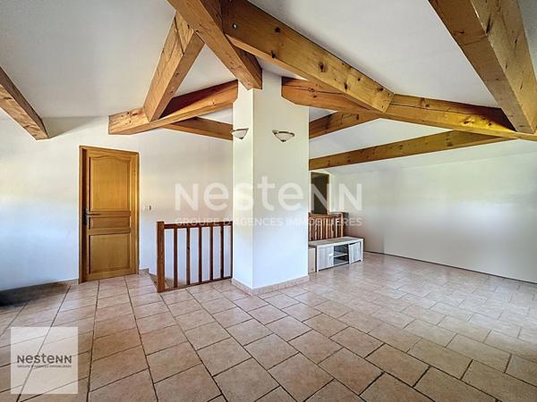 Maison de type 5 d'environ 180m² sur un terrain de 1000m² avec piscine