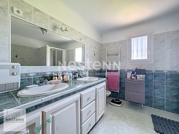 Maison de type 5 d'environ 180m² sur un terrain de 1000m² avec piscine