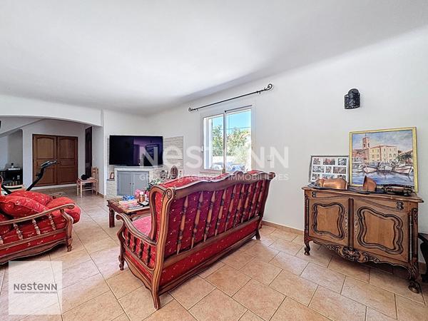 Maison de type 5 d'environ 180m² sur un terrain de 1000m² avec piscine