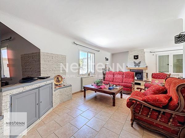 Maison de type 5 d'environ 180m² sur un terrain de 1000m² avec piscine