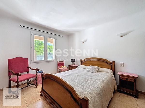 Maison de type 5 d'environ 180m² sur un terrain de 1000m² avec piscine