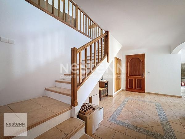 Maison de type 5 d'environ 180m² sur un terrain de 1000m² avec piscine