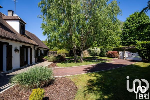 Demeure 8 pièces de 192 m² à Chambly (60230)