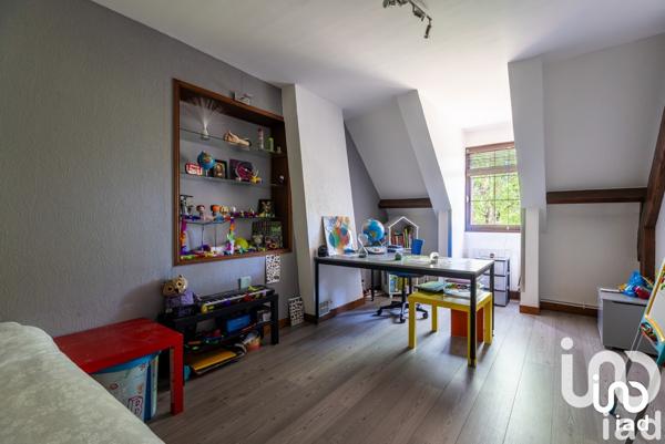 Demeure 8 pièces de 192 m² à Chambly (60230)