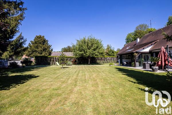 Demeure 8 pièces de 192 m² à Chambly (60230)