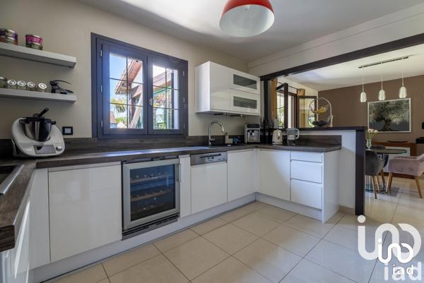 Demeure 8 pièces de 192 m² à Chambly (60230)