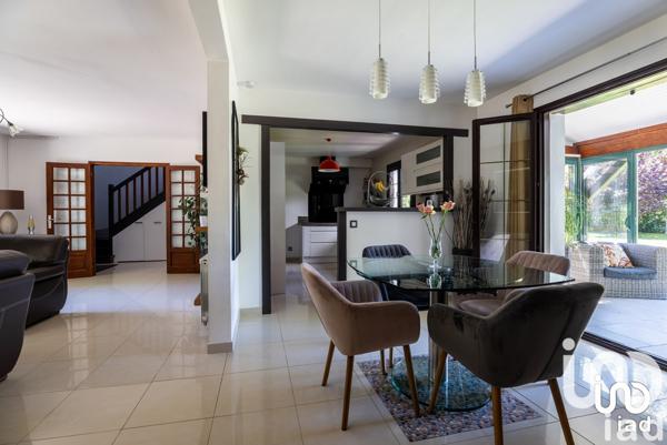 Demeure 8 pièces de 192 m² à Chambly (60230)