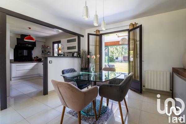 Demeure 8 pièces de 192 m² à Chambly (60230)