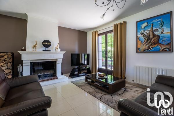 Demeure 8 pièces de 192 m² à Chambly (60230)