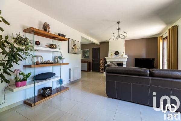 Demeure 8 pièces de 192 m² à Chambly (60230)