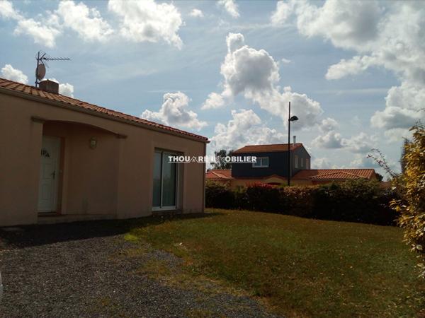 44430 LE LOROUX BOTTEREAU LE LOROUX BOTTEREAU plain pied contemporain bourg