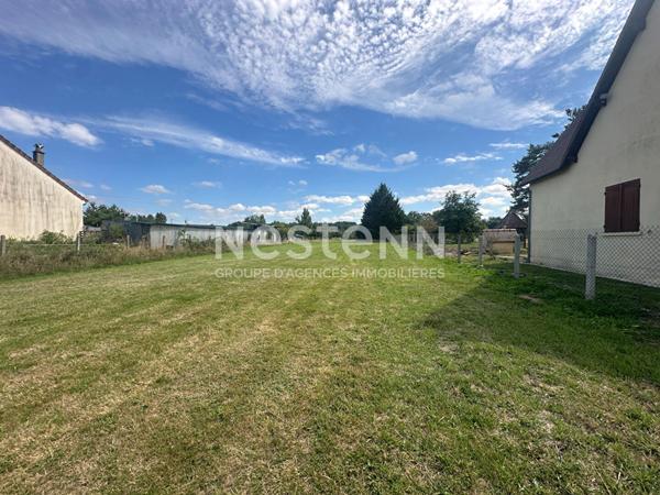 Agréable terrain constructible d'environ 2235m² à La Bruere Sur Loir (72500)