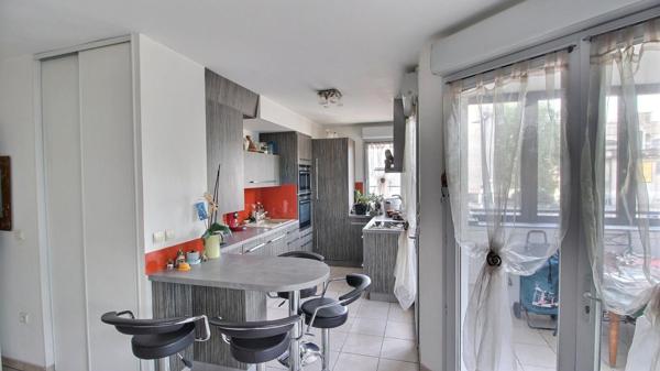 Idéalement situé cet appartement de type T3 vous séduira