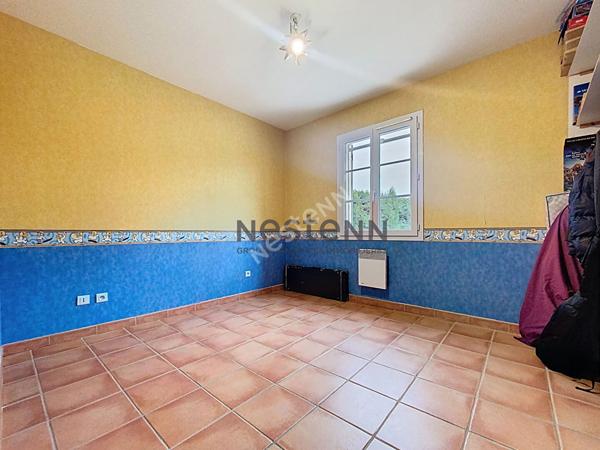 Maison Vacqueyras 6 pièce(s) 143 m2 Terrain - Piscine - Garages