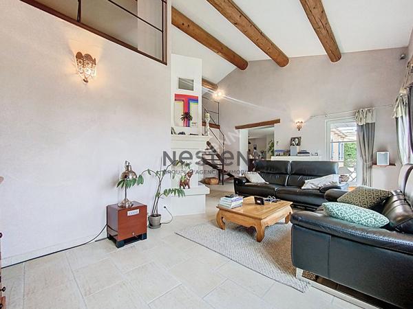 Maison Vacqueyras 6 pièce(s) 143 m2 Terrain - Piscine - Garages