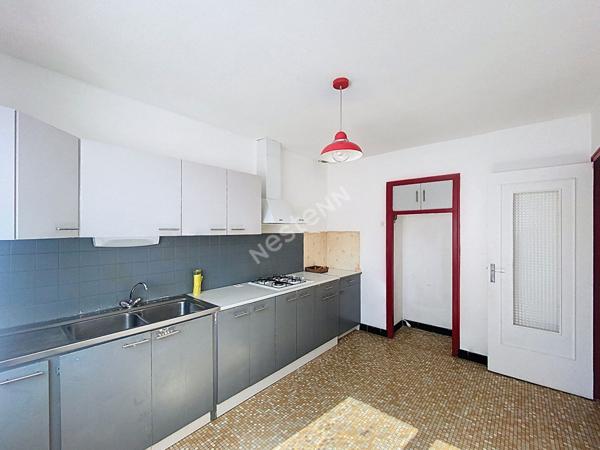 A vendre, maison de 104m2 sur sous-sol avec terrain de plus de 600m2 à Château-Gontier