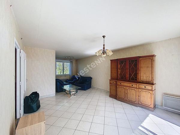 A vendre, maison de 104m2 sur sous-sol avec terrain de plus de 600m2 à Château-Gontier
