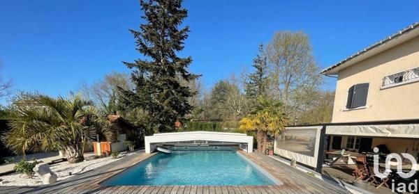 Maison 9 pièces de 297 m² à Léognan (33850)