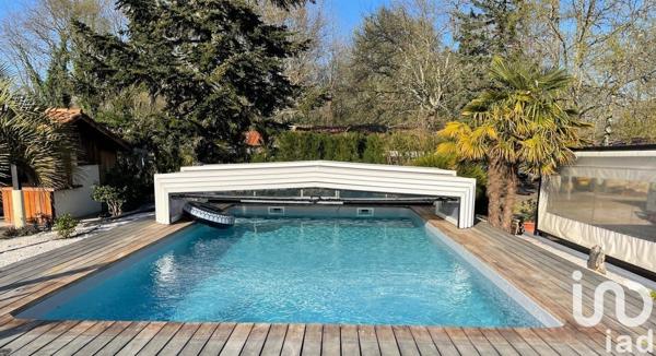 Maison 9 pièces de 297 m² à Léognan (33850)