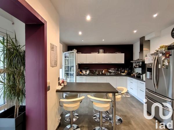 Maison 9 pièces de 297 m² à Léognan (33850)