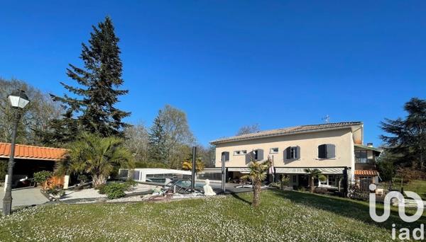 Maison 9 pièces de 297 m² à Léognan (33850)