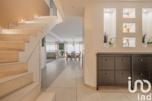 Maison 7 pièces de 184 m² à Meylan (38240)