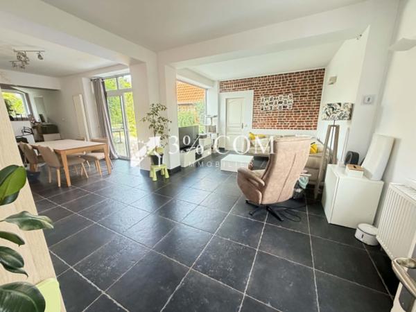 Maison
                                                                                                                                                                                                                                                                                                                        8 pièce(s)                                                                                                                                                                                                          5 chambre(s)                                                                                                                                                                                                          170  m²
