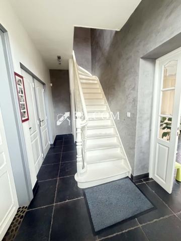 Maison
                                                                                                                                                                                                                                                                                                                        8 pièce(s)                                                                                                                                                                                                          5 chambre(s)                                                                                                                                                                                                          170  m²