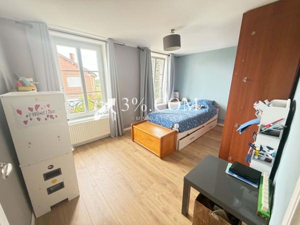 Maison
                                                                                                                                                                                                                                                                                                                        8 pièce(s)                                                                                                                                                                                                          5 chambre(s)                                                                                                                                                                                                          170  m²