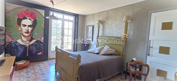 Aux pieds des Cévennes, nichée sur les hauteurs, cette superbe demeure allie harmonie charme, élégance et authenticité. Baignée de lumière, elle vous offre une vue dégagée ainsi qu'un cadre de vie privilégié, propice à la douceur de vivre. Elle est à deux pas de toutes les commodités. 247 m² sur 2 niveaux (plus combles et rez-de-jardin), cette maison vous propose de beaux volumes avec sa pièce de vie de 100 m² environ, cuisine ouverte, salon, espace détente, ouvrant sur l'extérieur, sur la piscine également (8 m x 4 m profondeur 1,5 m, avec douche et WC). La partie nuit se compose de 6 chambres, idéales pour accueillir et recevoir en toute sérénité. 1 salle d'eau avec WC au niveau 1 et 1 salle de bains avec WC séparé au niveau 2. Buanderie. Vous avez la possibilité de transformer les espaces du niveau 0 à votre guise, studio, atelier, sauna... ainsi que les combles. Pompe à chaleur, double vitrage, fibre, toiture en bon état. Le terrain en restanques de 1610 m², soigneusement aménagé vous offre de beaux espaces vous invitant à la détente dans un environnement préservé. Portail électrique, 2 garages. Propriété de caractère offrant espace, confort, au pieds de nos belles Cévennes, dans une atmosphère rare. Contactez moi, j'ai hâte de vous la faire découvrir !
At the foothills of the Cévennes, perched on elevated ground, this magnificent property combines charm, elegance, harmony, and authenticity. Bathed in natural light, it offers open views and an exceptional living environment, ideal for a peaceful lifestyle. Conveniently located just moments from all amenities, this 247 m² home is spread over two levels (plus attic space and a garden level). The house features generous living spaces, including an approximately 100 m² open-plan living area with a kitchen, lounge, and relaxation space opening directly onto the outdoors and the swimming pool (8 m x 4 m, 1.5 m deep, with an outdoor shower and WC). The sleeping area comprises six bedrooms, perfect for accommodating family and guests in complete comfort. There is one shower room with WC on the first level and one bathroom with a separate WC on the second level. A laundry room is also included. The garden-level spaces can be adapted to suit your needs and could be transformed into a studio, workshop, sauna, or other leisure areas, as can the attic space. The property benefits from a heat pump, double glazing, fibre-optic internet, and a roof in good condition. The beautifully landscaped 1,610 m² terraced plot offers attractive outdoor spaces dedicated to relaxation in a preserved natural setting. Additional features include an electric gate and two garages. A character-filled property offering space, comfort, and tranquillity at the foot of the beautiful Cévennes Mountains, in a truly unique atmosphere. Contact me today—I would be delighted to show you this exceptional home.